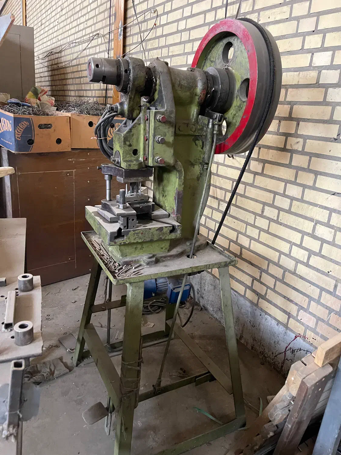 پرس ضربه ای ۶ تن و ۱۲ تن|ماشینآلات صنعتی|رباطکریم, شهرک صنعتی زوارهای|دیوار