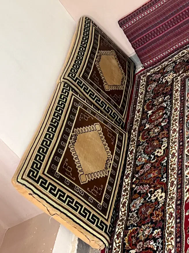 فرش و پشتی و قلیان و کابینت|فرش|بیرجند, |دیوار