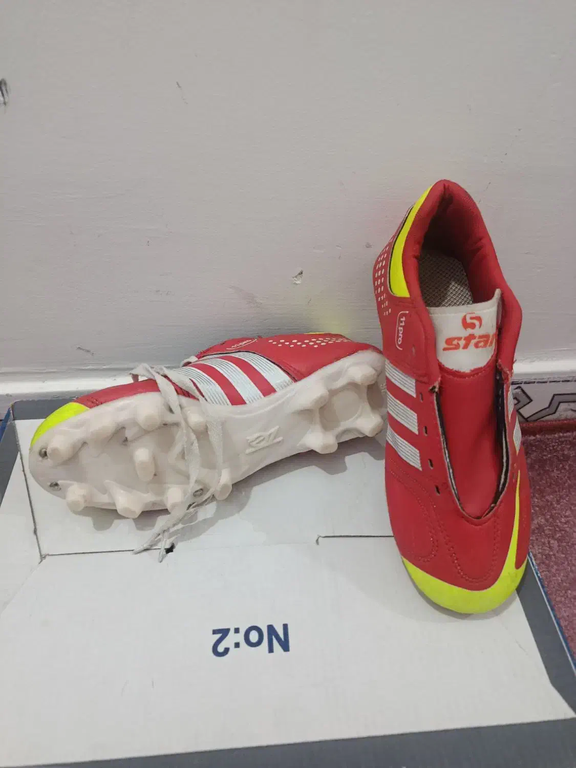 سه جفت استوک فوتبالی کم کار سالم وتمیز|تجهیزات ورزشی|بروجرد, |دیوار