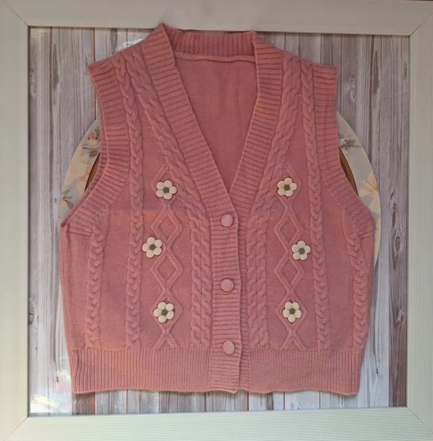 جلیقه بافت|لباس|رشت, معلم|دیوار