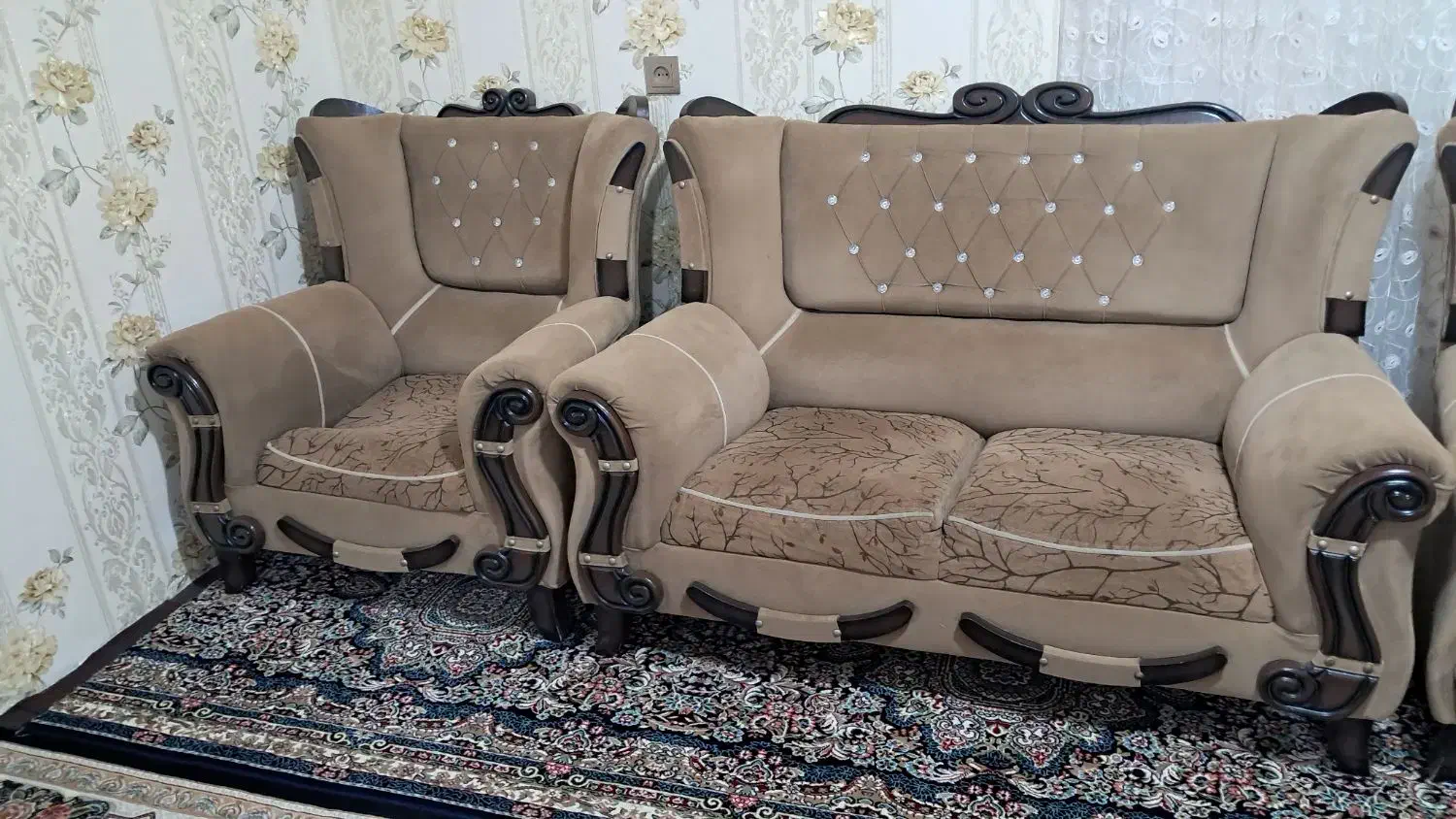 یک دست مبل هفت نفره|مبلمان خانگی و میز عسلی|گتاب, |دیوار