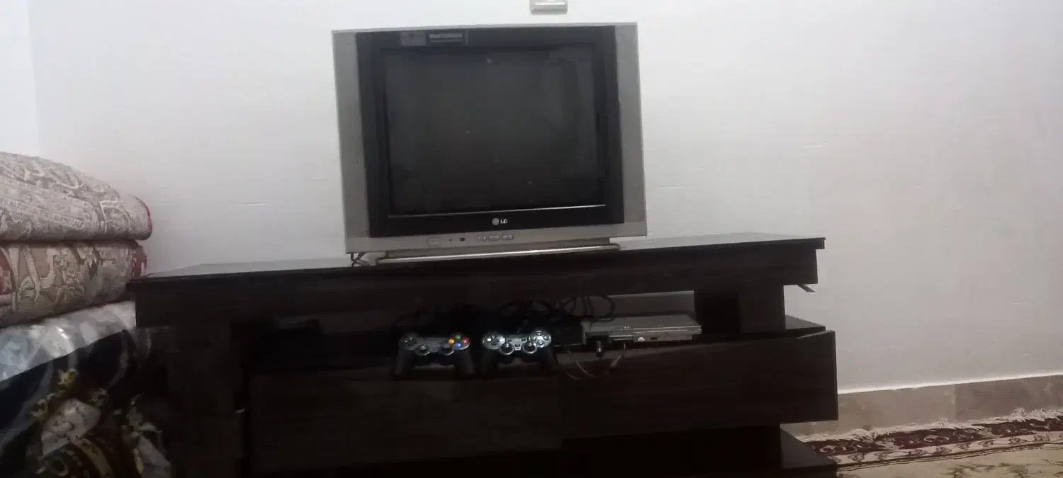 پلی ۲ همراه تلوزیون ۲۱ اینچ ال جی و میز تلوزیون|کنسول، بازی ویدئویی و آنلاین|دزفول, |دیوار