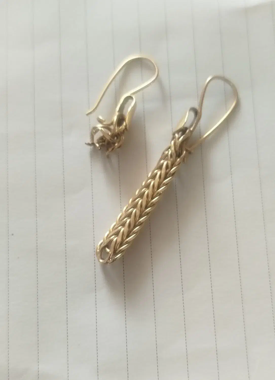 نصفی از گوشواره گمشده|اشیا|بروجرد, |دیوار