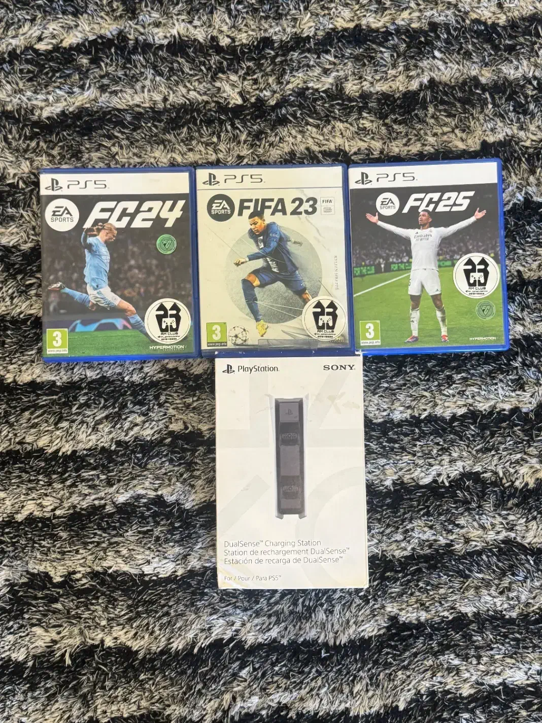 فروش بازی fc و پایه شارژر ps5|کنسول، بازی ویدئویی و آنلاین|شیراز, قصرالدشت|دیوار