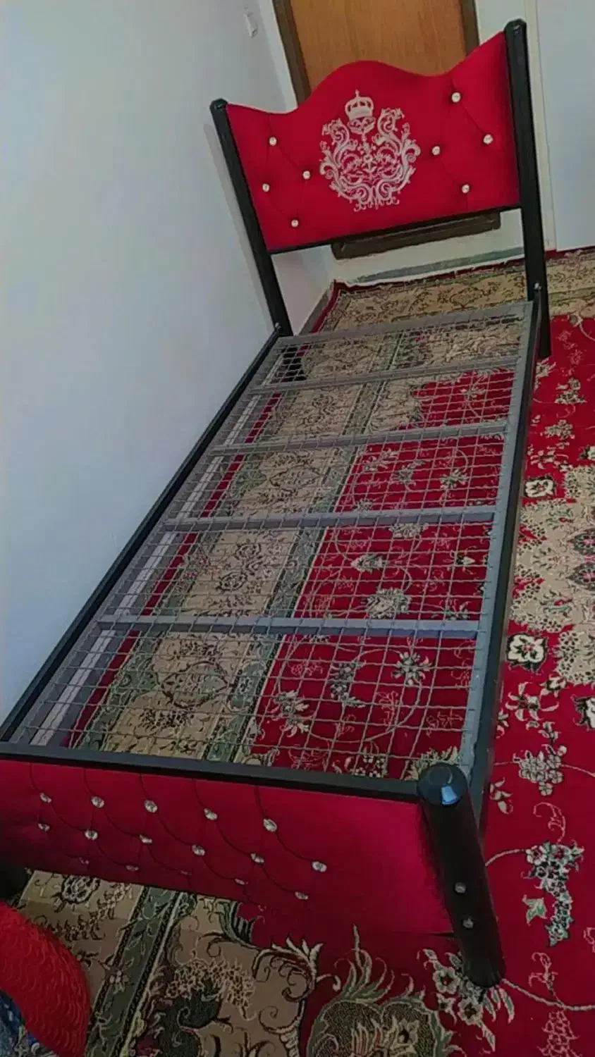 تخت تک نفره|تشک تختخواب|میانه, |دیوار