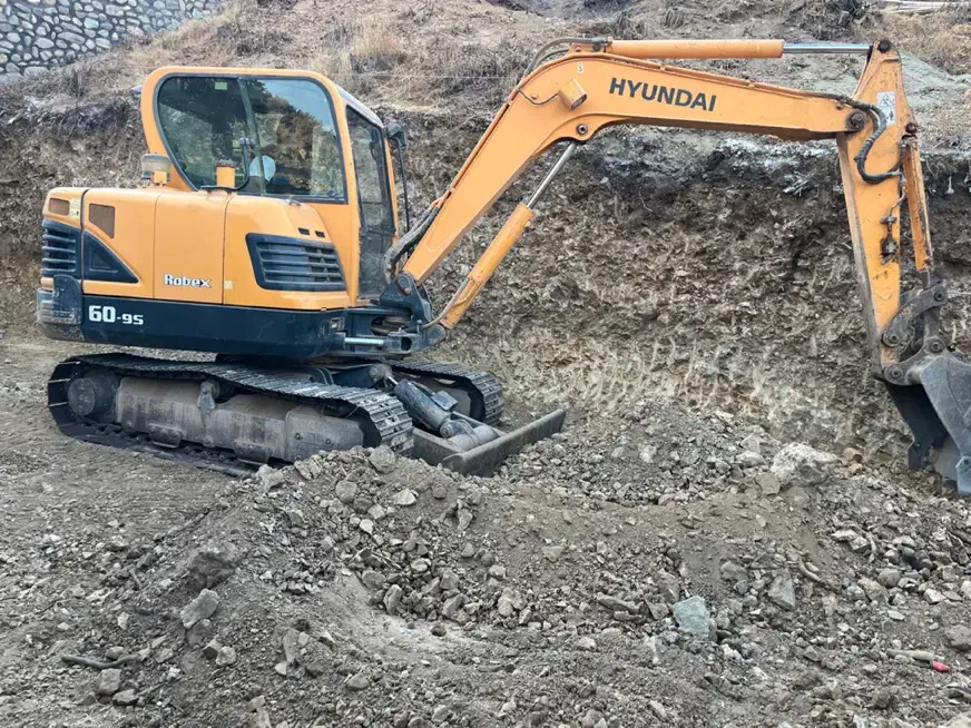 گود برداری مینی بیل بیل بزرگ باب کت|خدمات حمل و نقل|کرج, کمال‌شهر|دیوار