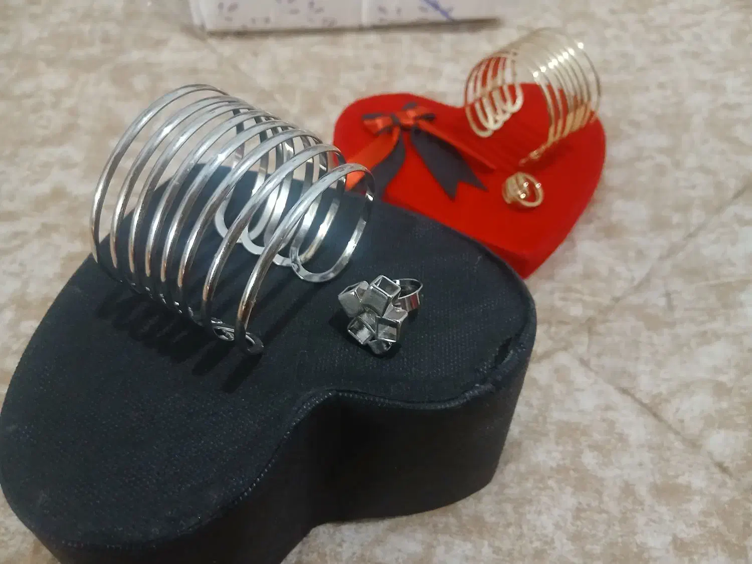 بنگل ب همراه انگشتر رنگ ثابت مشابه طلا۳۸۸۰۰۰|بدلیجات|مشهد, حجت|دیوار