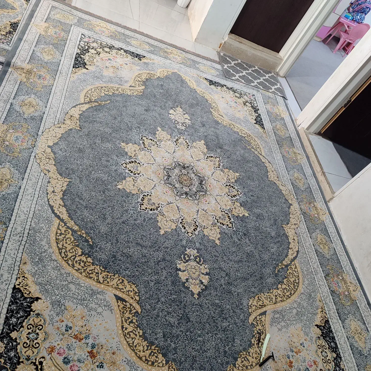 دو عدد فرش 9 متری و یک عدد چهار متری|فرش|بومهن, |دیوار