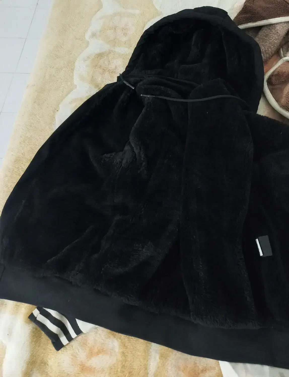 کاپیشن|کفش و لباس بچه|دهدشت, |دیوار