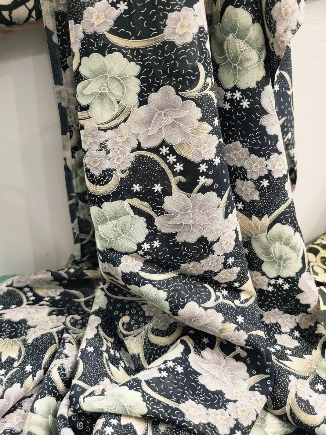 شیک چادر|لباس|کاشان, صنعت|دیوار