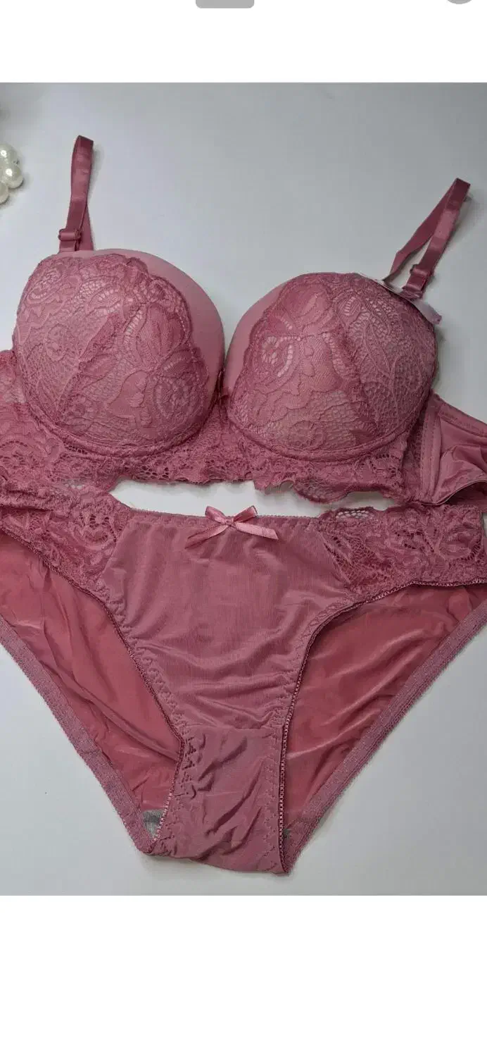 لباس زنانه|لباس|رشت, توشیبا|دیوار