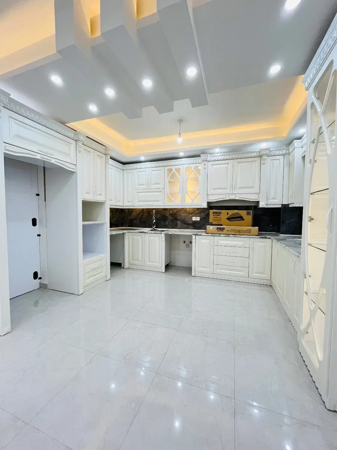 آپارتمان ۱۶۳ متری ۳ خواب صومعه سرا مرکز شهر|فروش آپارتمان|صومعهسرا, |دیوار