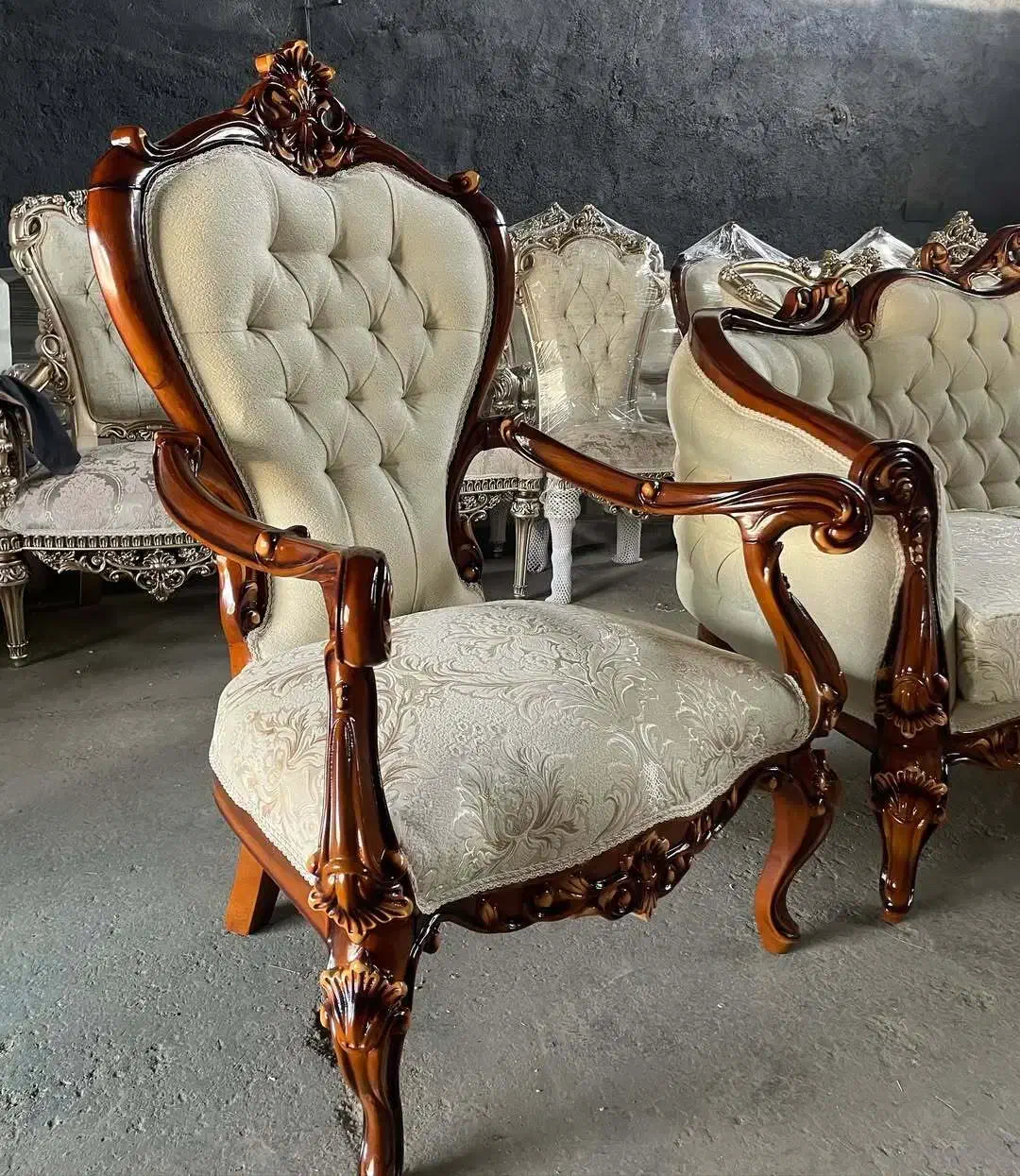 رنگ کاری و تعمیرات مبلمان و انواع صنایع چوب|خدمات پیشه و مهارت|اقبالیه, |دیوار