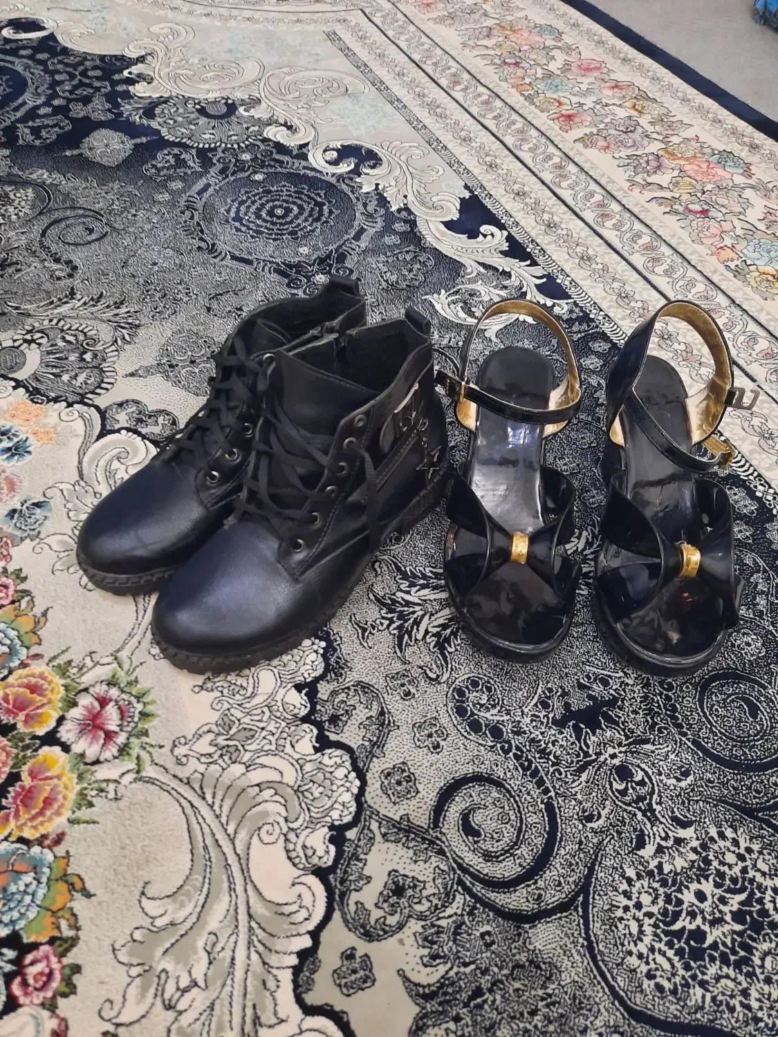 کفش مجلسی|کیف، کفش، کمربند|تربت جام, جامرود|دیوار