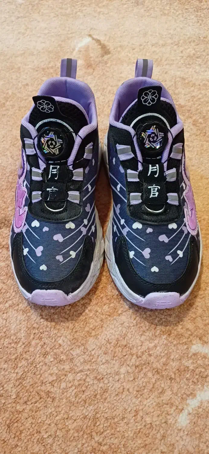 کفش|کفش و لباس بچه|صدرا-فارس, فاز ۱|دیوار