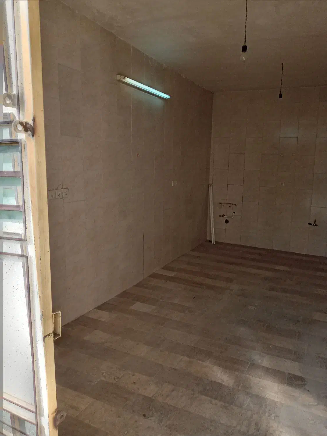 مغازه ۲۴ متری برخیابان ۱۲ متری|اجارهٔ مغازه و غرفه|اصفهان, جاوان|دیوار