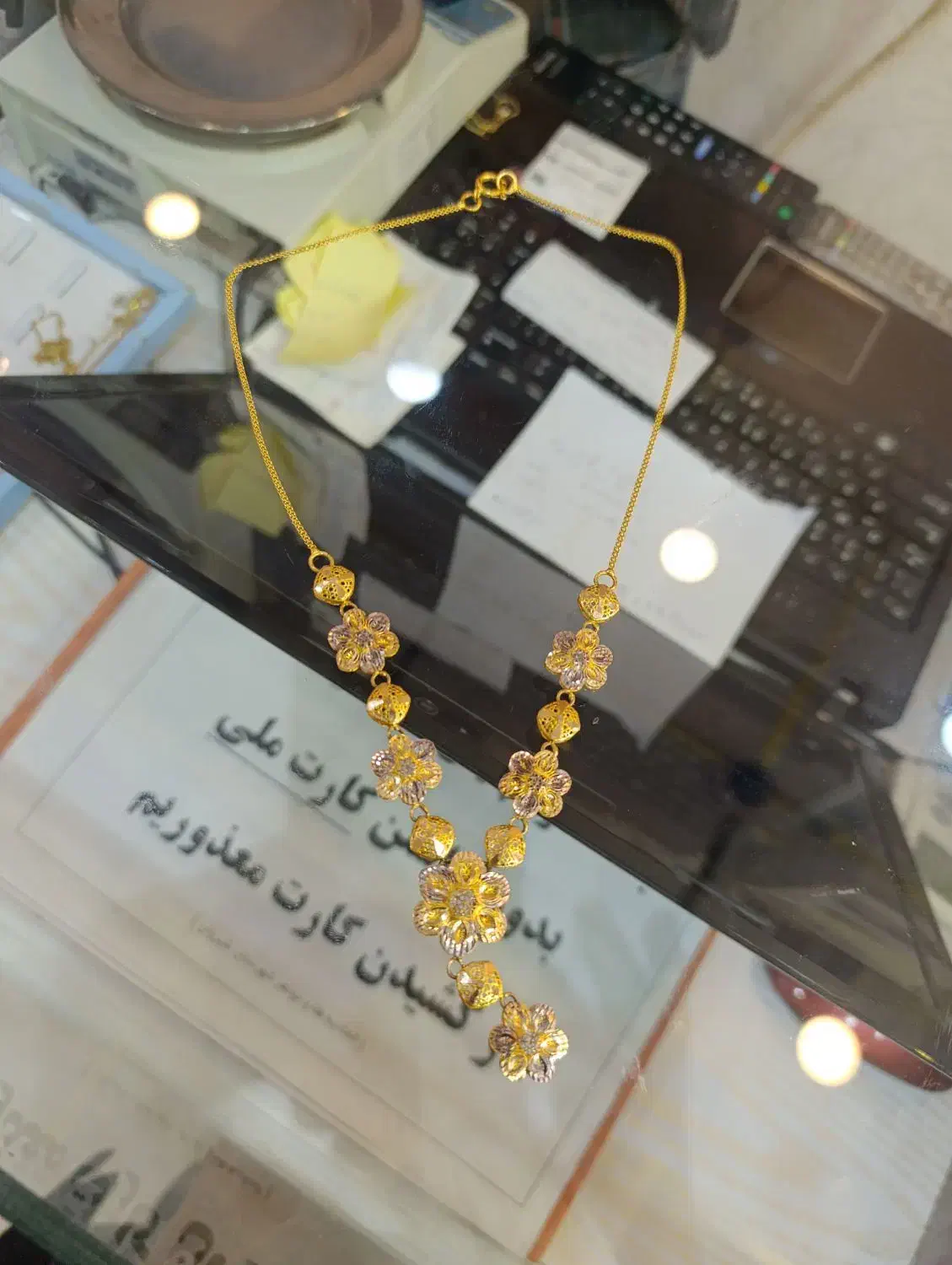 گردنی و النگو و انگشتر|جواهرات|شیروان (خراسان), |دیوار