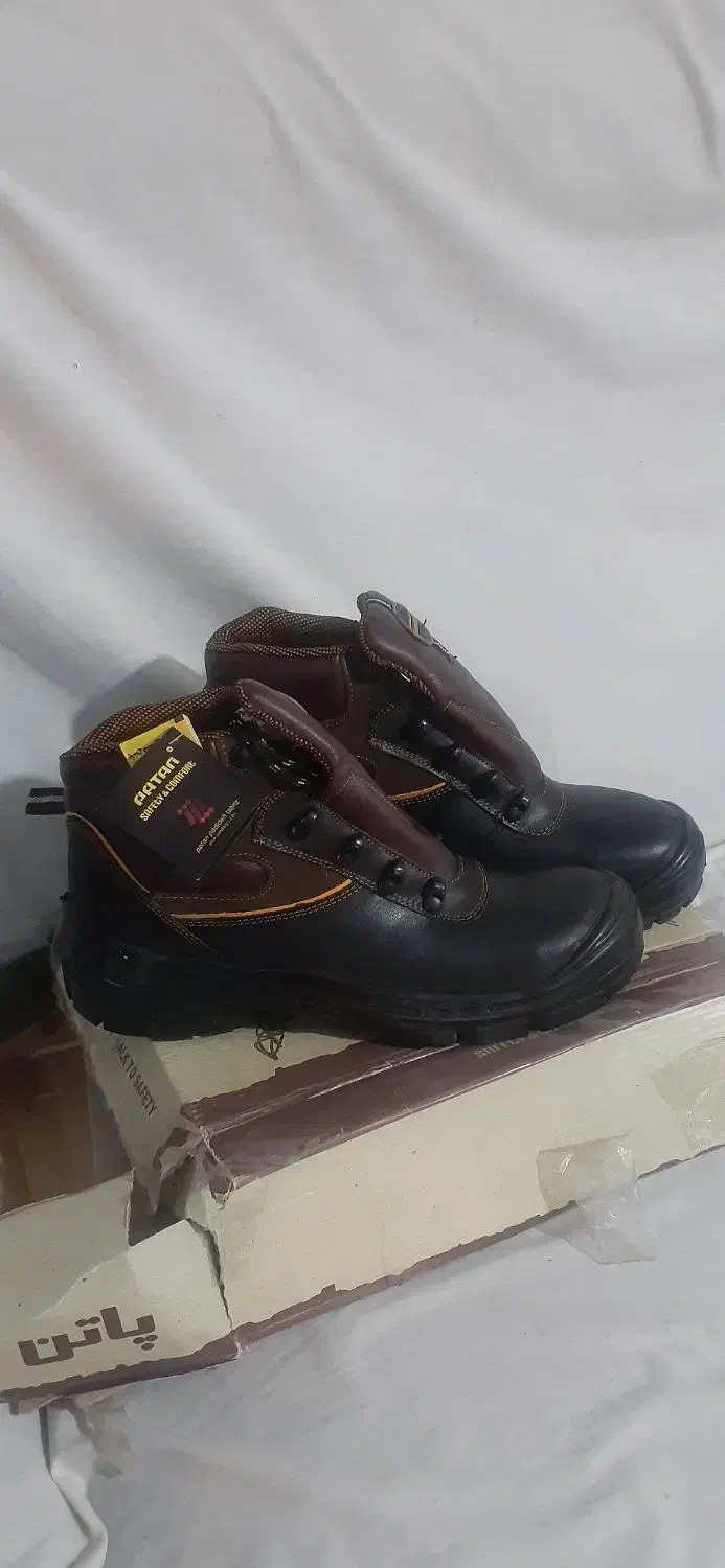 کفش ایمنی سایز۴۴ و۴۵ نو نو هفت جفت|کیف، کفش، کمربند|اصفهان, شهرک شهید حاج میرزایی|دیوار