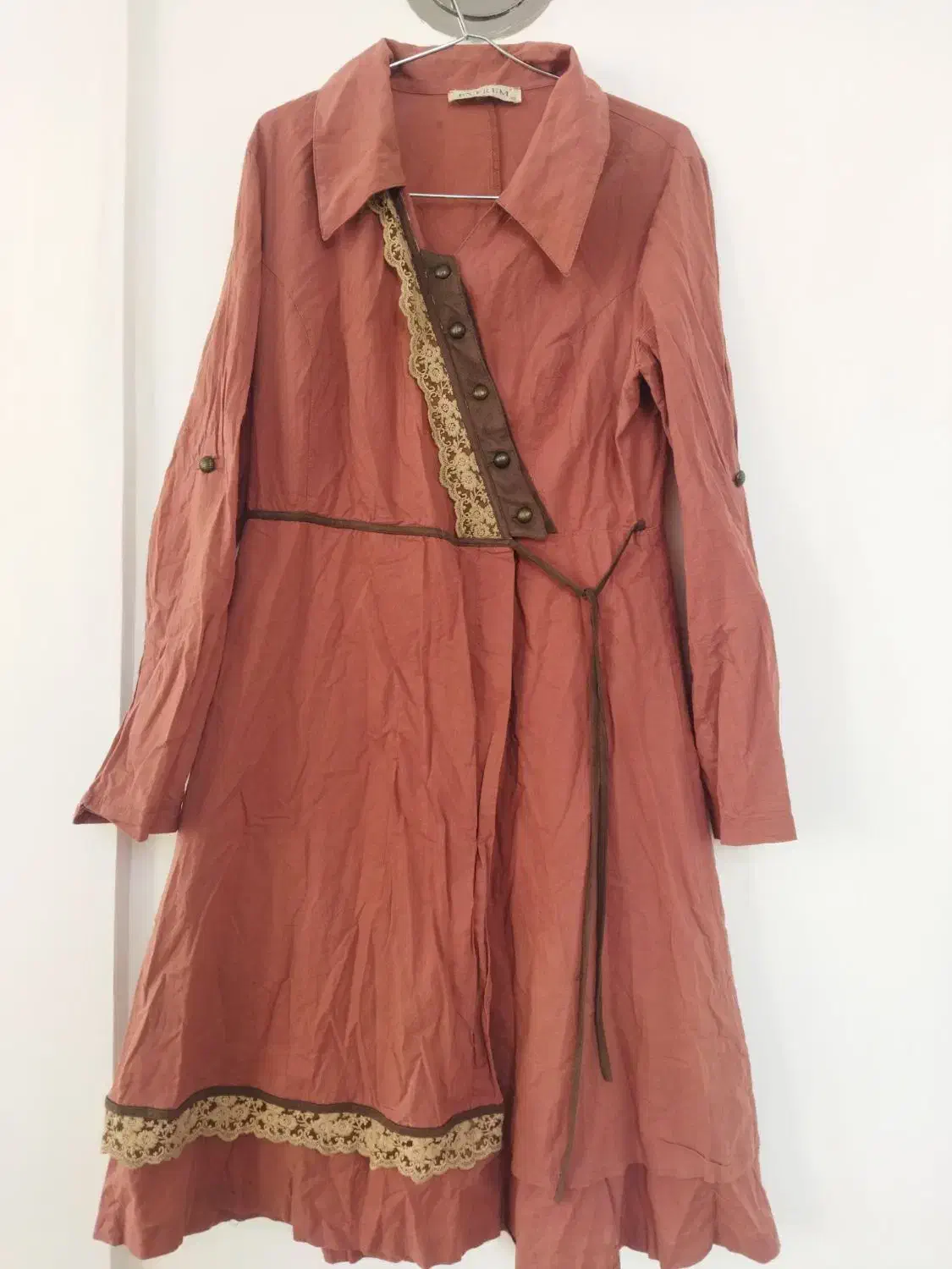 مانتو|لباس|خوی, |دیوار