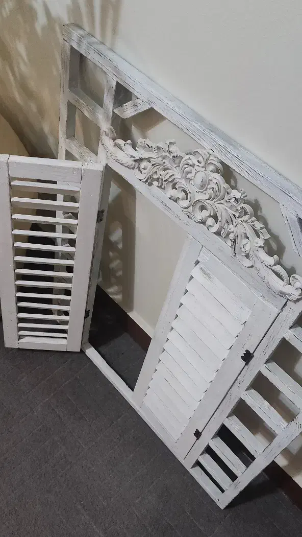 قاب پنجرهی چوب روس پتینه کاری|تابلو، نقاشی، عکس|شیراز, باغ تخت|دیوار