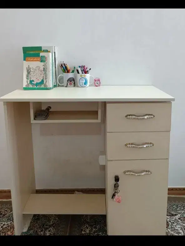 میز تحریر|میز تحریر و کامپیوتر|هشتگرد, ینگی امام|دیوار