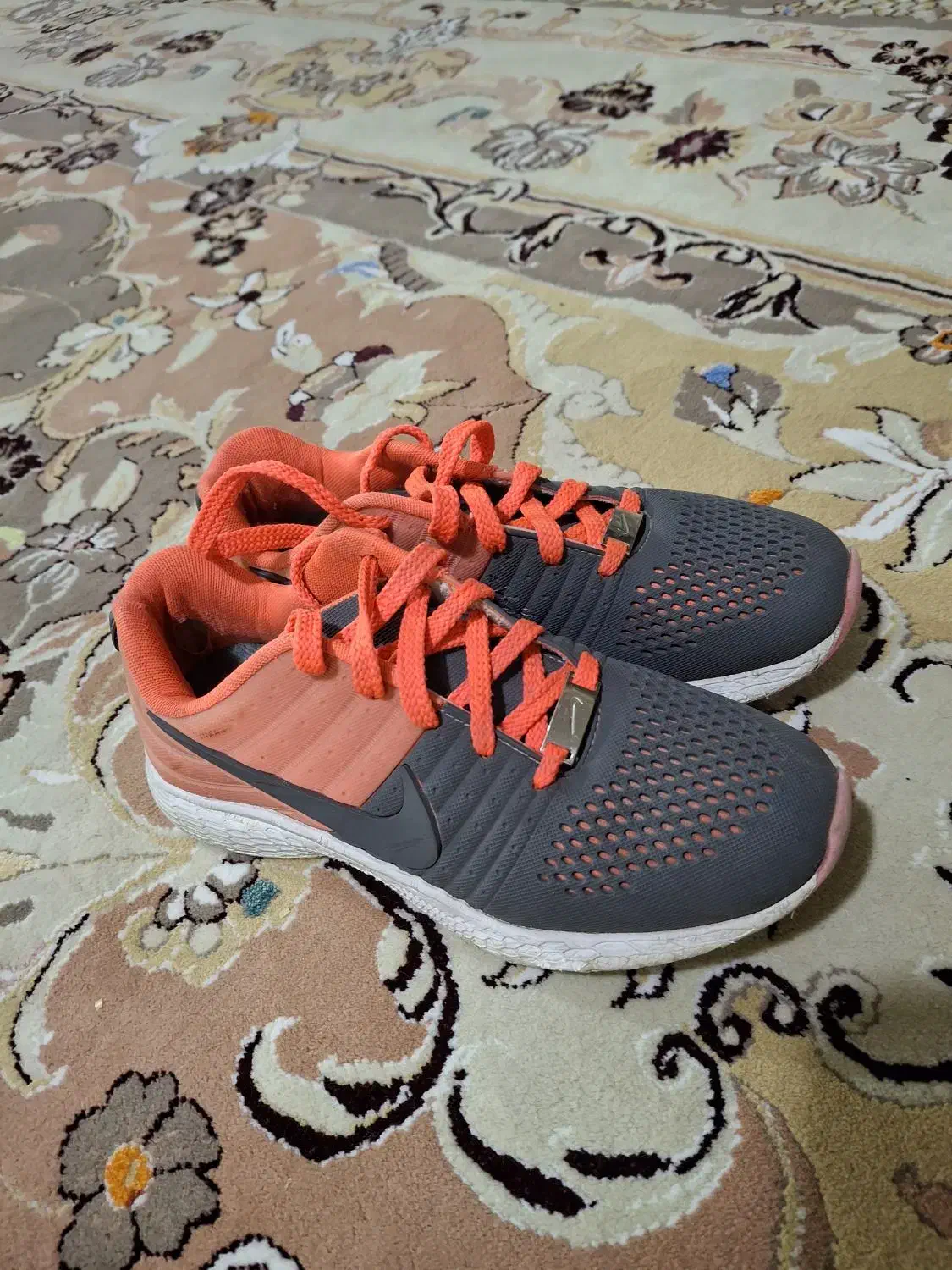 کتونی|کیف، کفش، کمربند|بروجرد, |دیوار