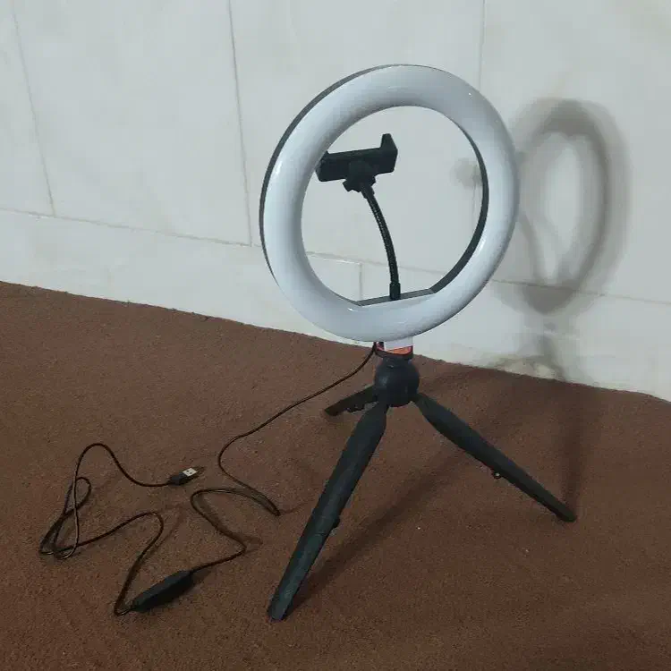 رینگ لایت با سهپایه ۳ نور مختلف قابلیت تنظیم نور|لوازم جانبی موبایل و تبلت|نجفآباد, ویلاشهر|دیوار