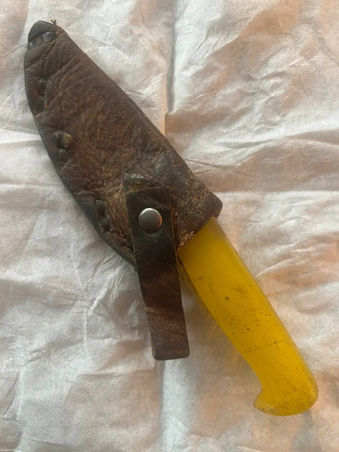 چاقو با غلاف|کلکسیون اشیاء عتیقه|قم, انسجام|دیوار