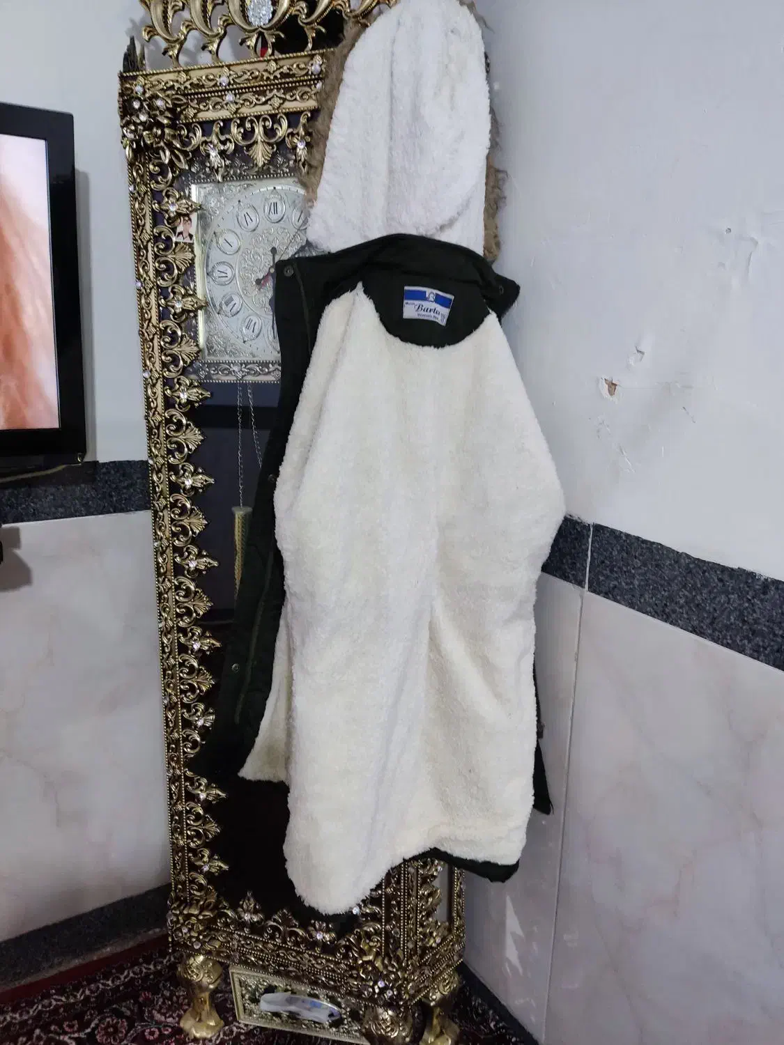 پالتو|لباس|جوانرود, |دیوار