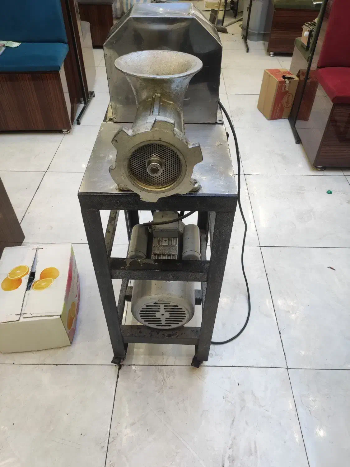 چرخ گوشت صنعتی|کافی‌شاپ و رستوران|قم, تولید دارو و یخچال|دیوار