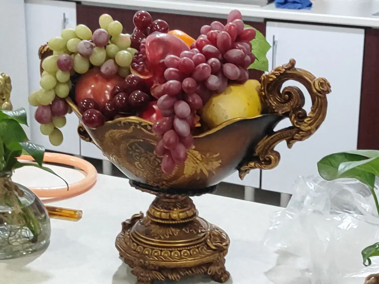 یک عدد میوهخوری به همراه میوههای مصنوعیش|ظروف سرو و پذیرایی|قرچک, شهرک طلائیه|دیوار