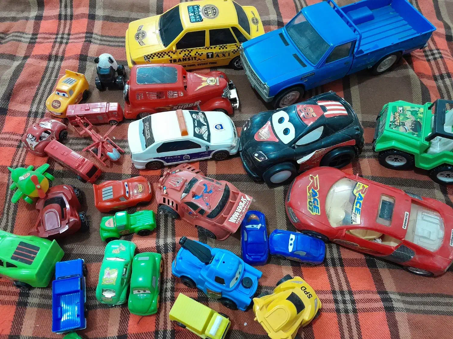 تعدادی اسباب بازی سالم|اسباببازی|سراب, |دیوار