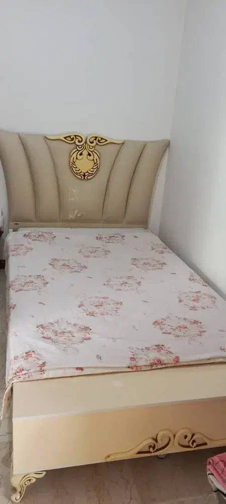 تخت ۱۲۰ به همراه پاف و کمد|تخت و سرویس خواب|تهران, زعفرانیه|دیوار