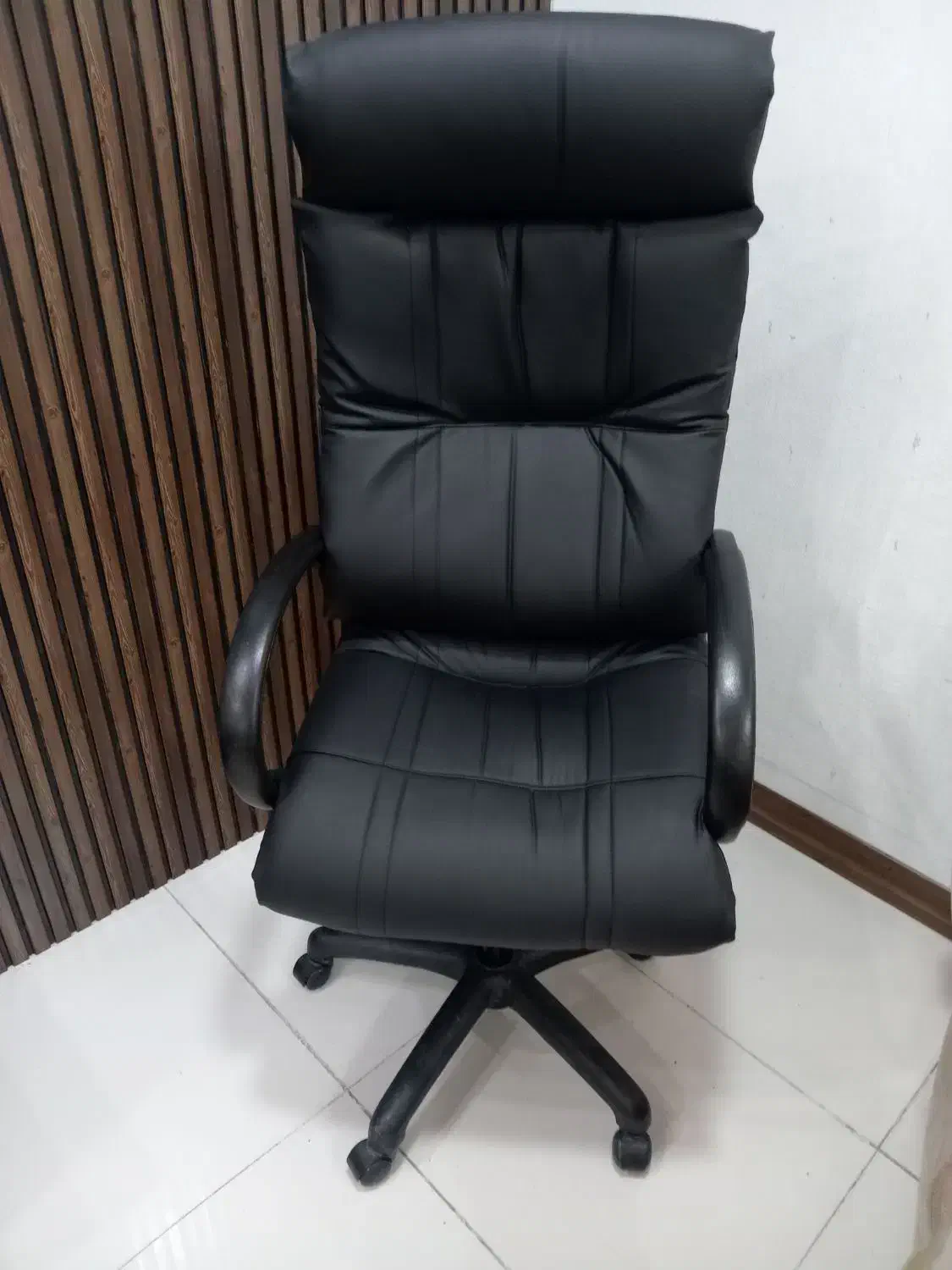 صندلی مدیریتی پشت بلند|صندلی و نیمکت|نجف‌آباد, جامی|دیوار