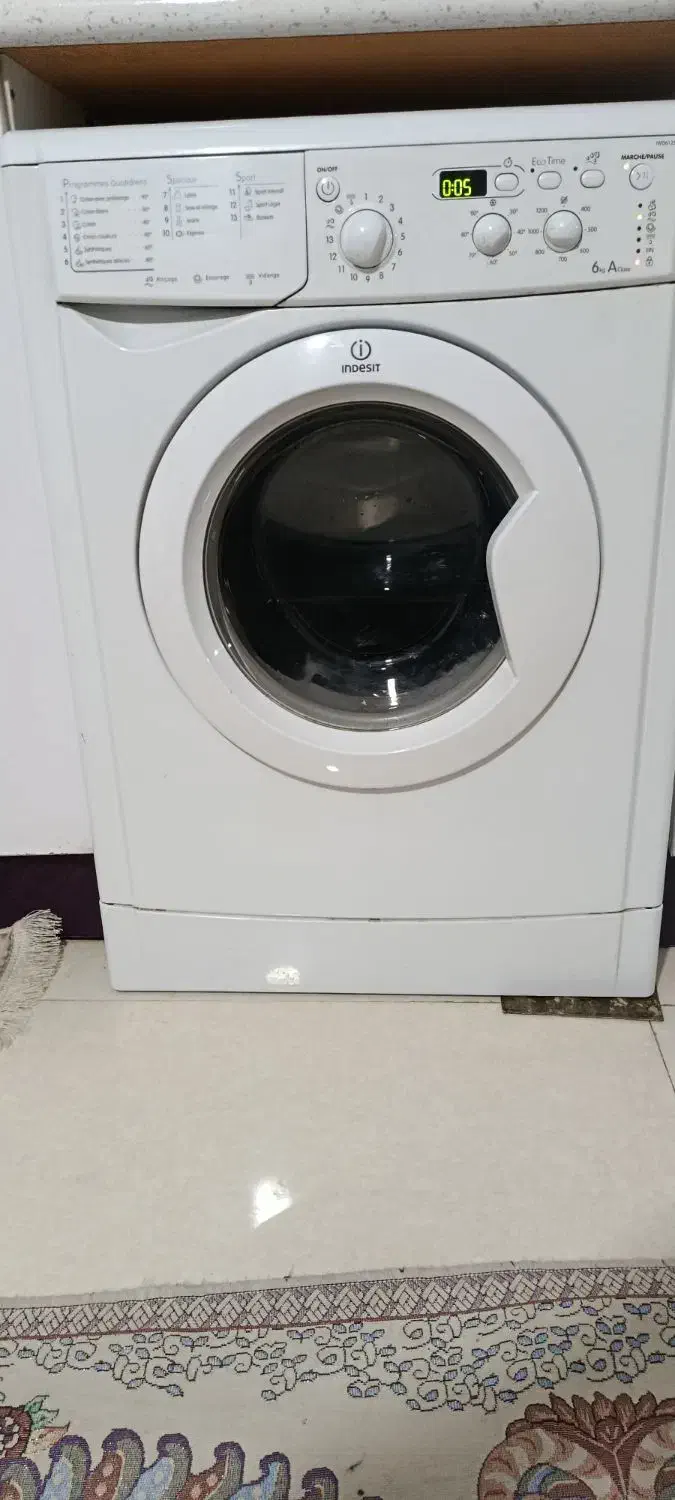 ماشین لباسشویی ایندوزیت ایتالیا ۶کیلویی اتومات|ماشین لباسشویی و خشککن لباس|مشهد, کوی المهدی|دیوار