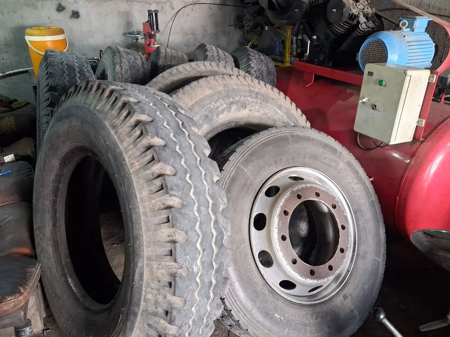 لاستیک سنگین فروشی شریفی اهواز برومی بعداز پل|قطعات یدکی و لوازم جانبی|اهواز, شهرک صنعتی شماره ۳|دیوار