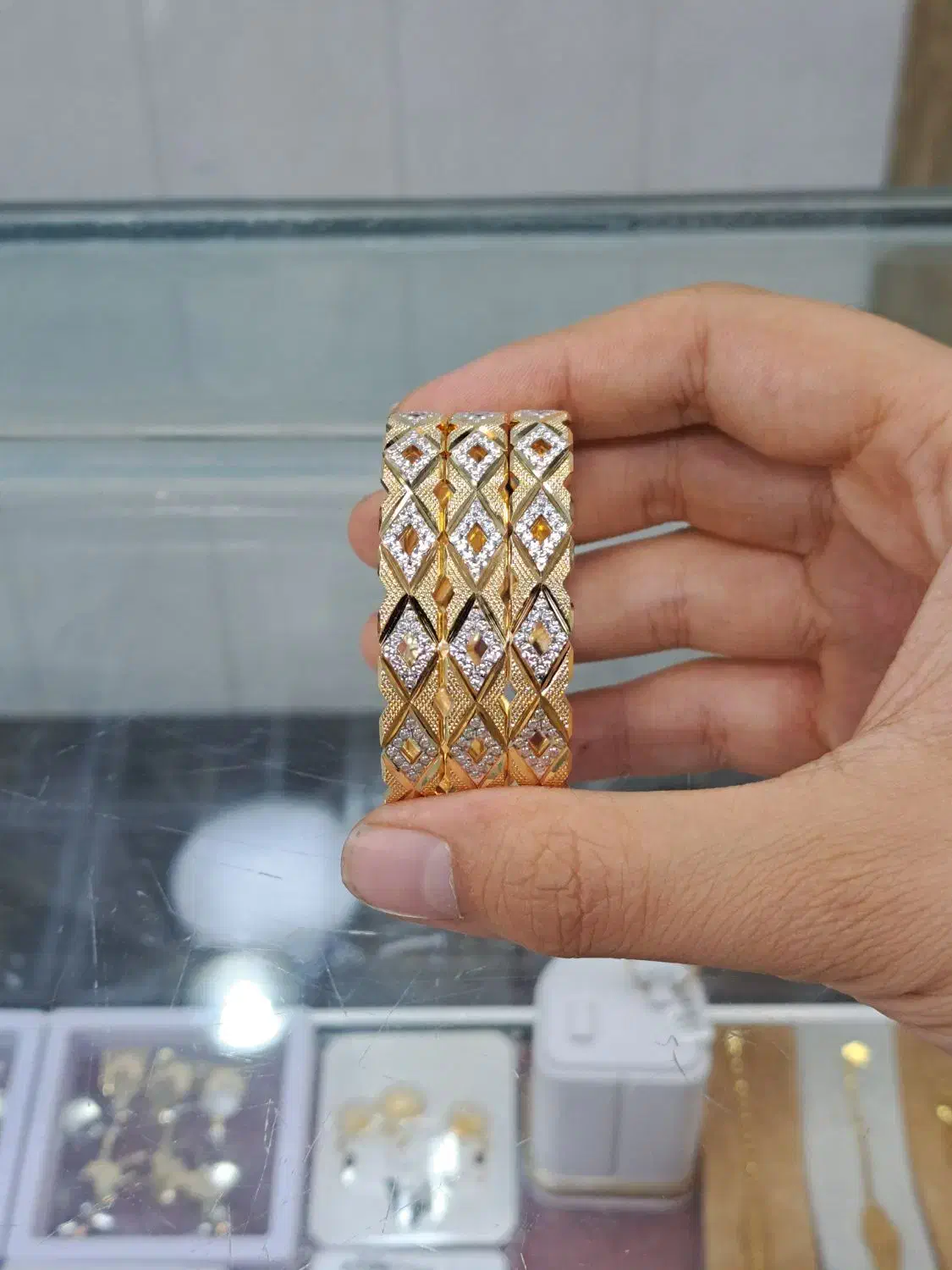 النگو دیبا|جواهرات|قم, نیروگاه|دیوار