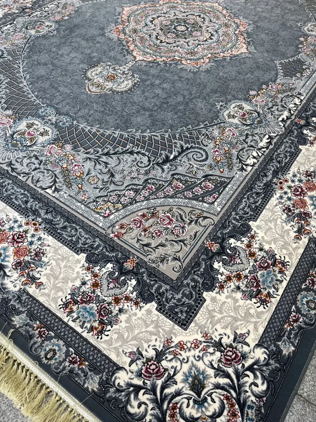 فرش ۷۰۰شانه دودی نقره ای ژاکلین آکبند|فرش|قدس, شهر‌قدس|دیوار