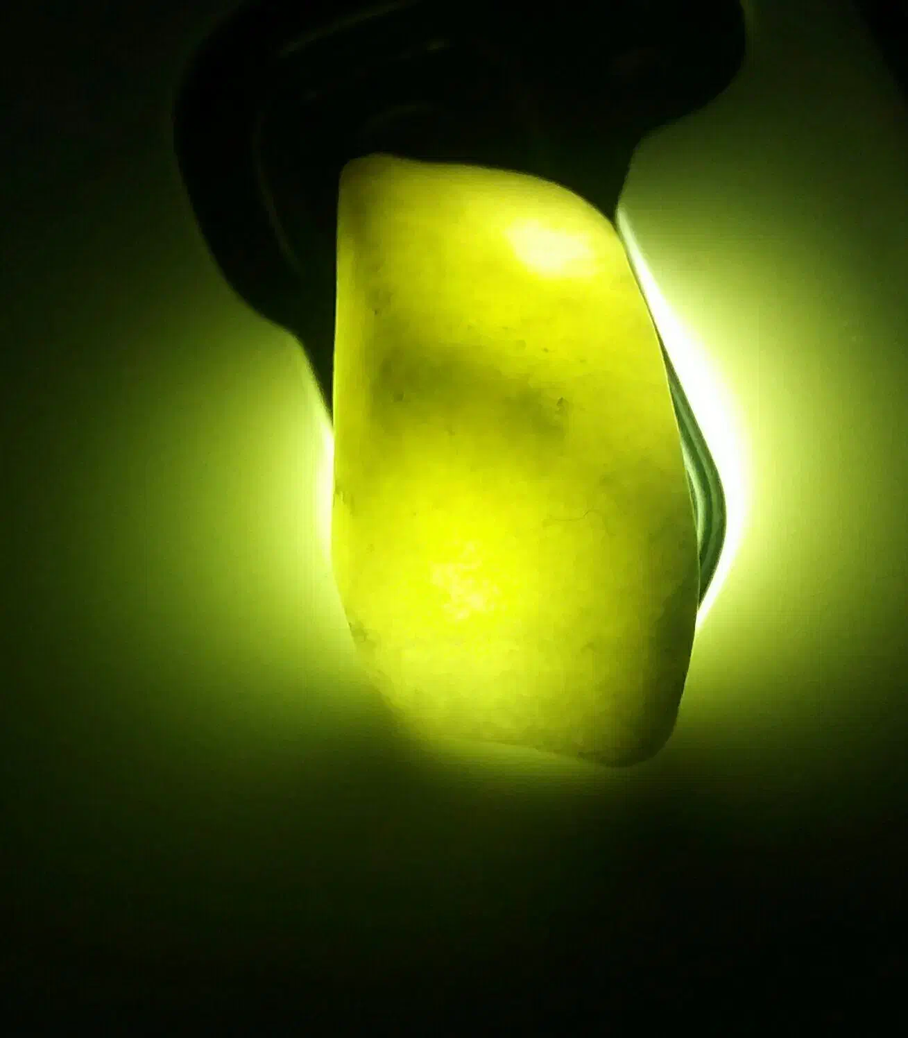 سه هزار قیراط بریل سفید معدنی.و تعدادی سنگ|جواهرات|بهارستان, |دیوار