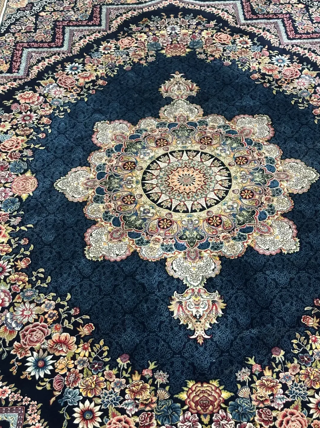 فرش ۹ متری در حد نو|فرش|لاهیجان, امیرشهید|دیوار