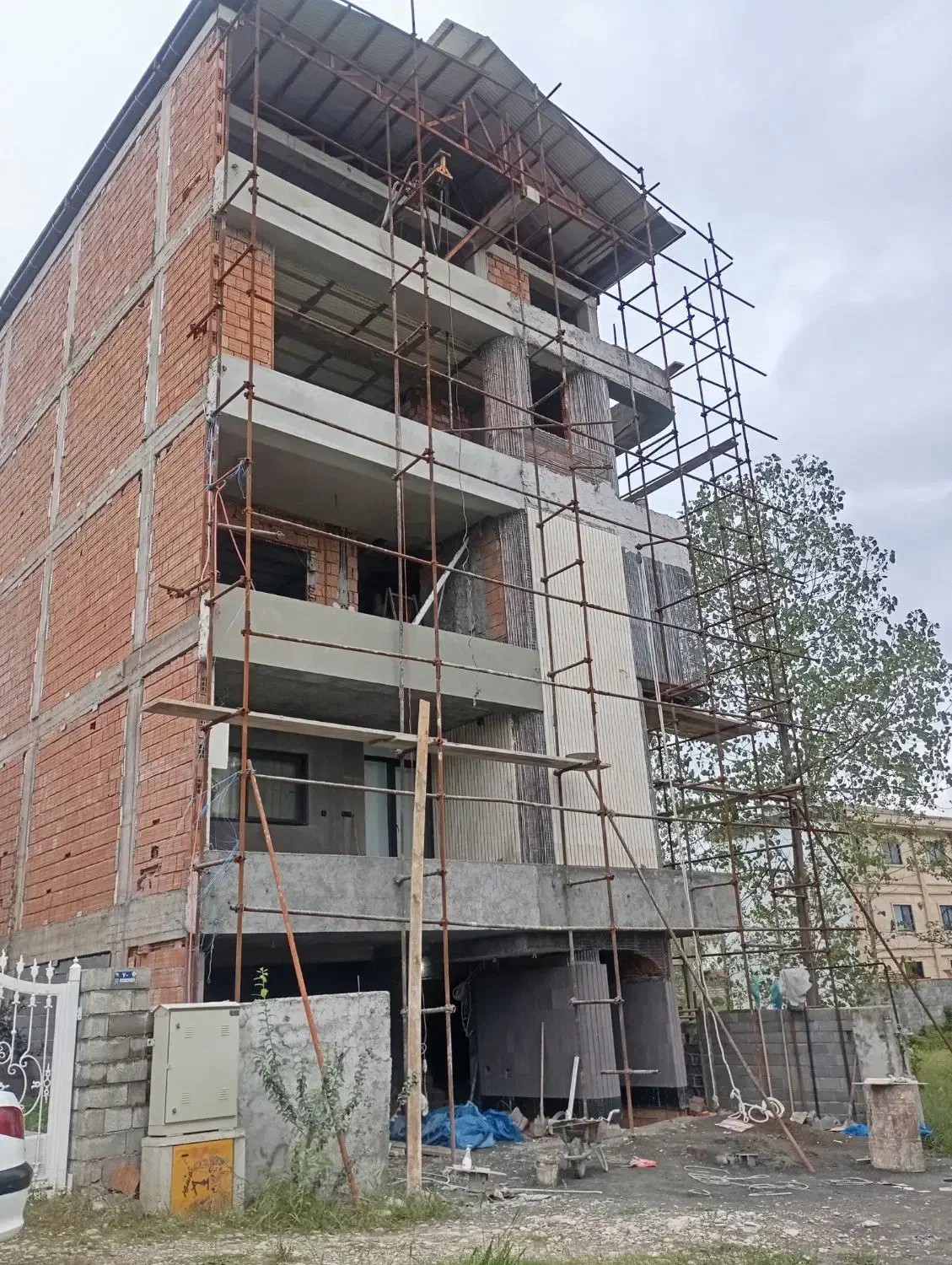 به دو نفر کارگر ساده نیازمندیم|استخدام معماری، عمران و ساختمانی|نوشهر, |دیوار