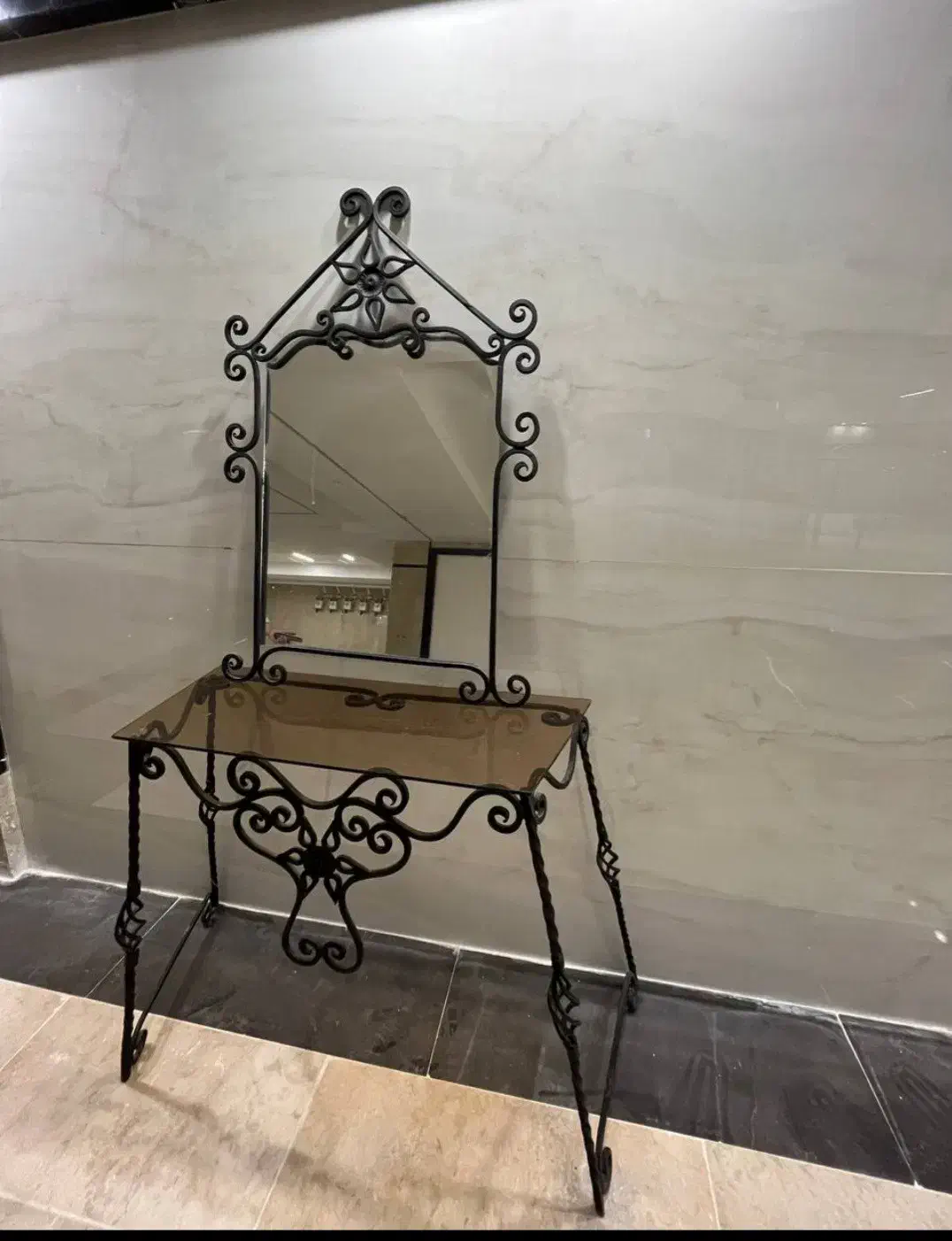 تخت و میز توالت فرفورژه|تخت و سرویس خواب|کرج, گوهردشت|دیوار