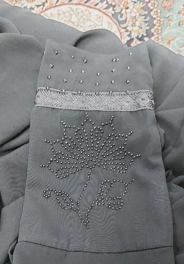 چادر مشکی|لباس|مشهد, گوهرشاد|دیوار