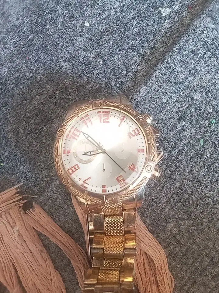 ساعت با ماهی|ساعت|گلبهار, شهر جدید گلبهار|دیوار