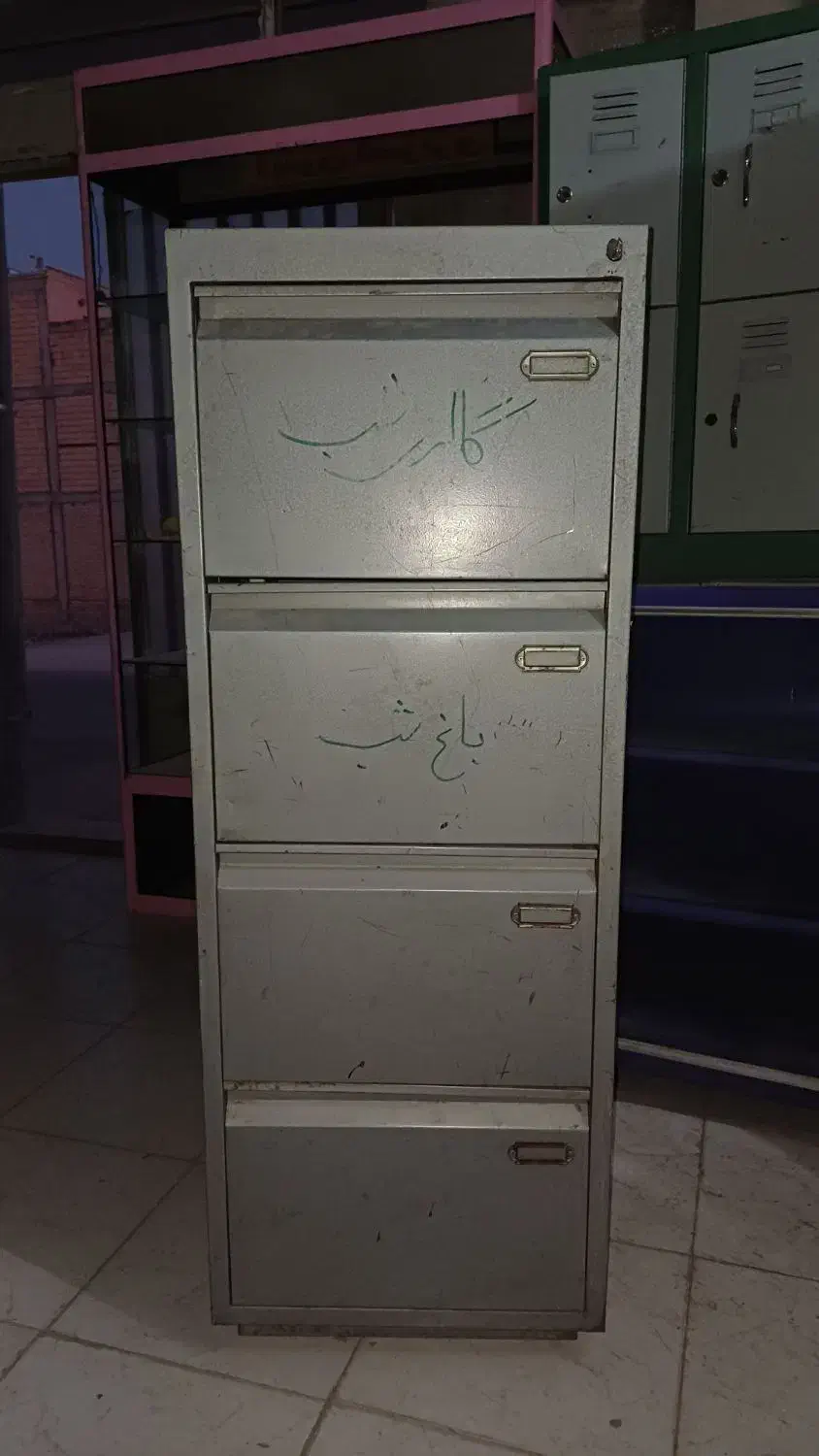 انواع فایل های کشویی و بایگانی فلزی|جاکفشی، کمد، دراور|برخوار, |دیوار