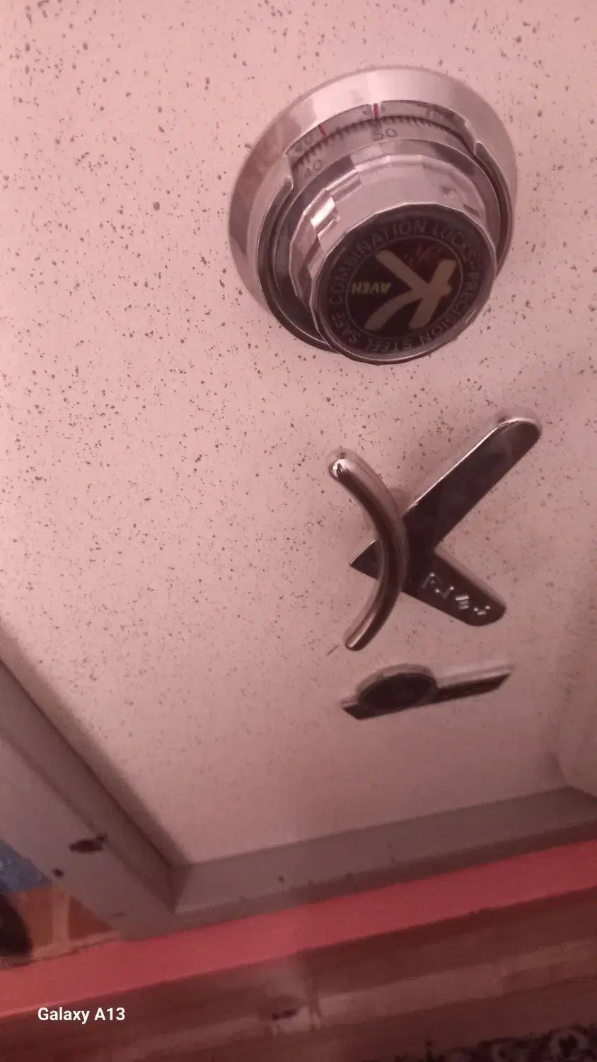 گاو صندوق کاوه اصل|ابزارآلات|میامی, |دیوار