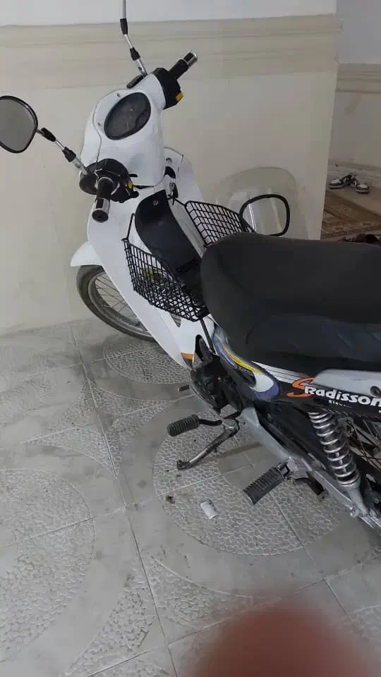 موتور ویو|موتورسیکلت|نیشابور, بلوار گلها|دیوار