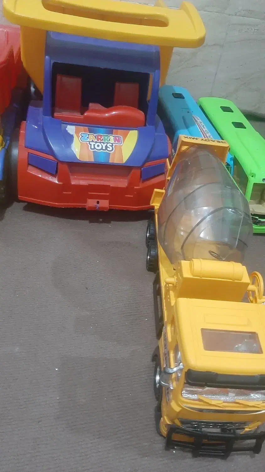 اسباب بازی ماشین|اسباب‌بازی بچه|باغستان, |دیوار