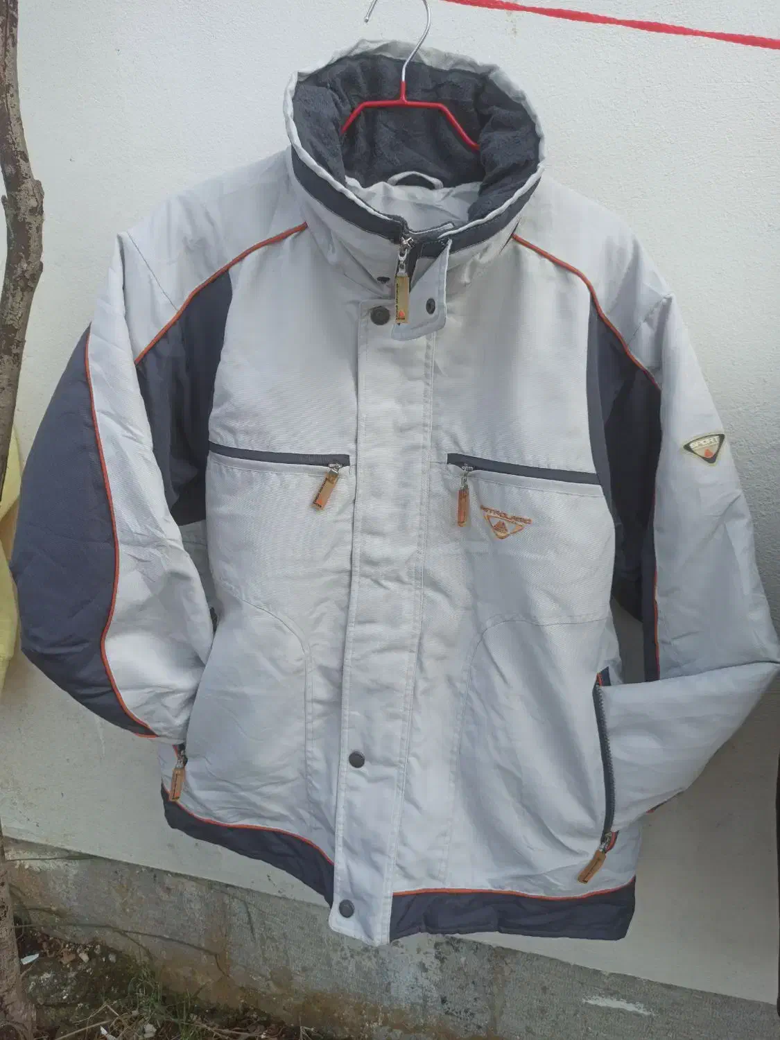 استوک ساحل|لباس|خرم‌آباد (تنکابن), |دیوار