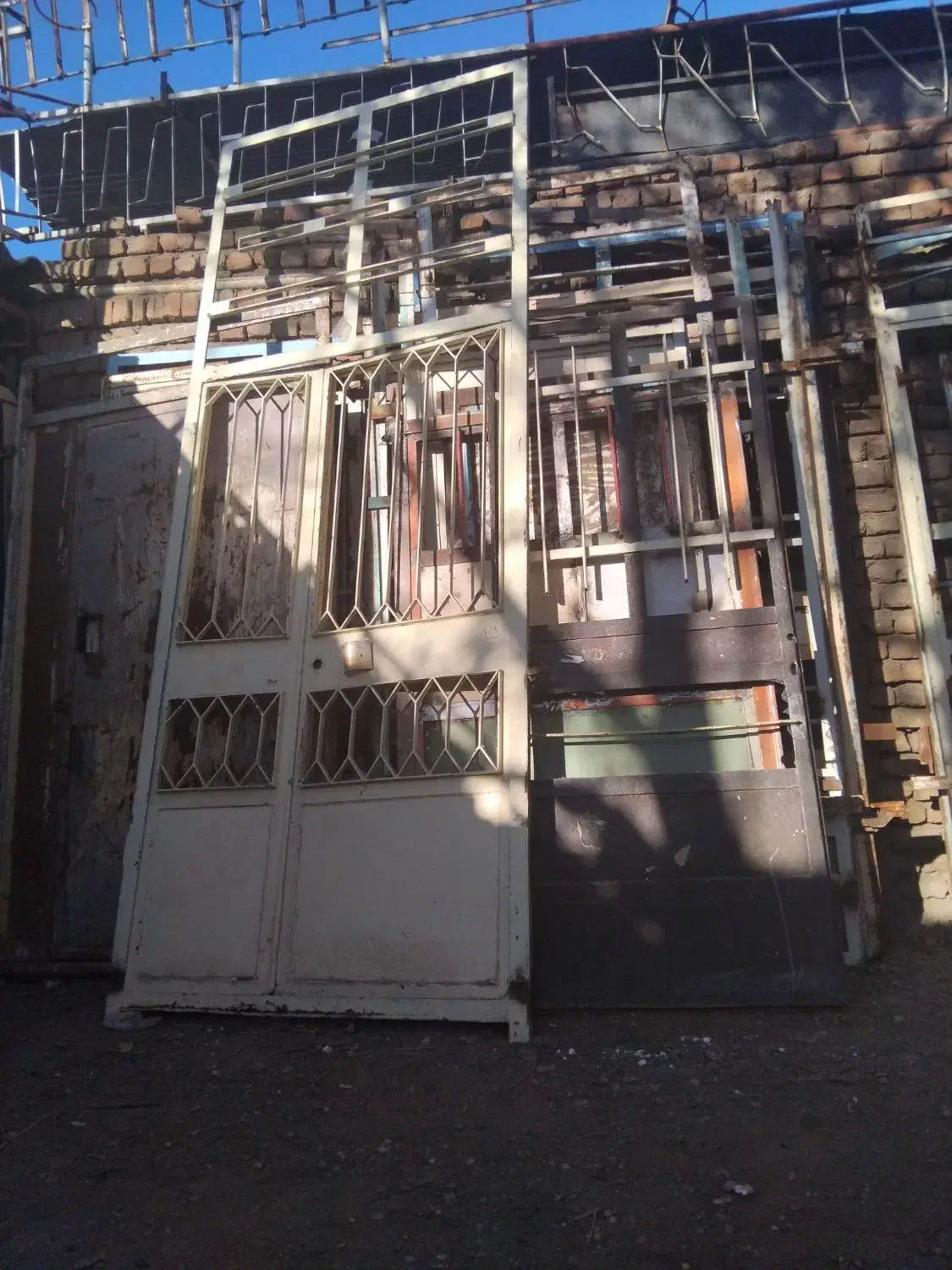 جوشکارسیارهمه کار هایه خورده کاری و زیر قیمت بازار|خدمات پیشه و مهارت|نیشابور, شهرک رسولی|دیوار